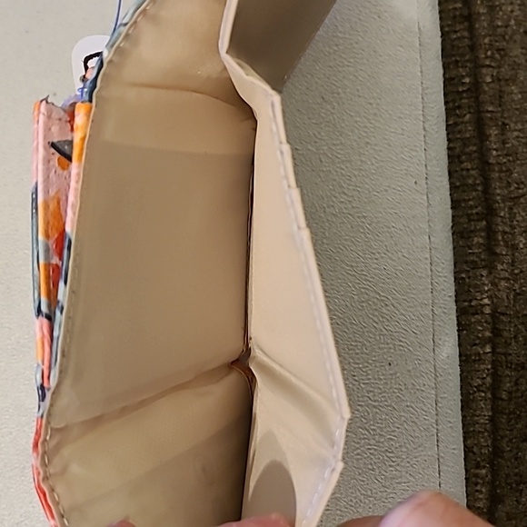 MUNDI BRAND WOMEN'S "FRUIT PUNCH FLORAL" WALLET WITH RFID PROTECTION - Picture 6 of 13